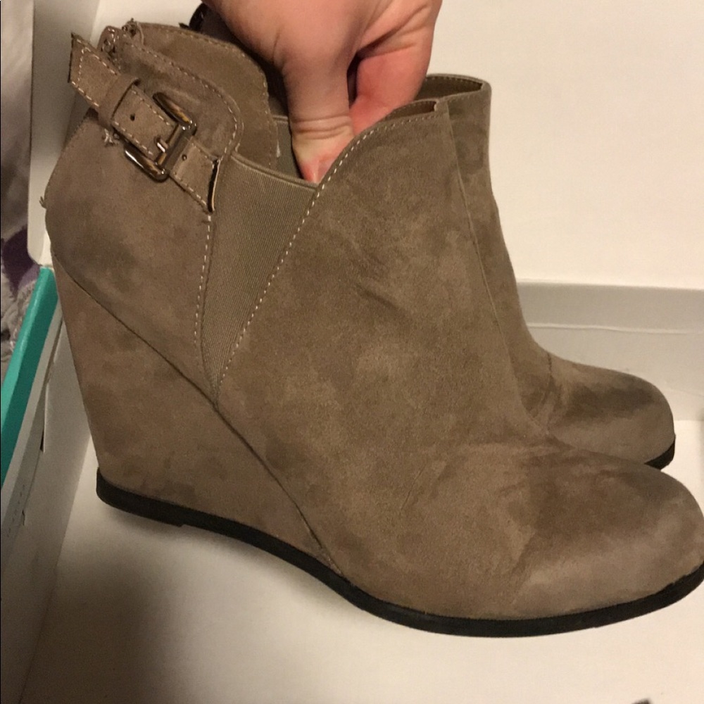 Maurice’s Wedge Boots, Taupe, Size 11